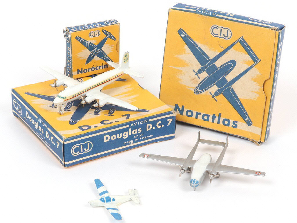 Lot 121 - C.I.J. (FRANCE) (3)