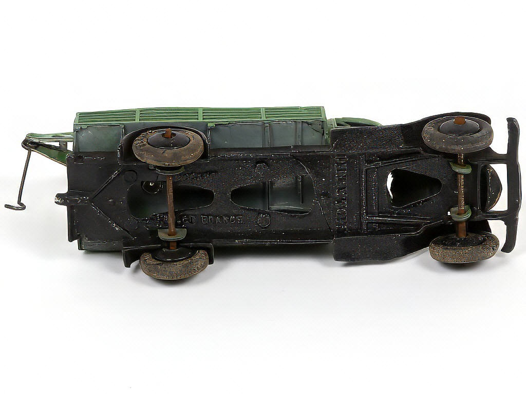 Lot 235 - DINKY TOYS (FRANCE) (1)