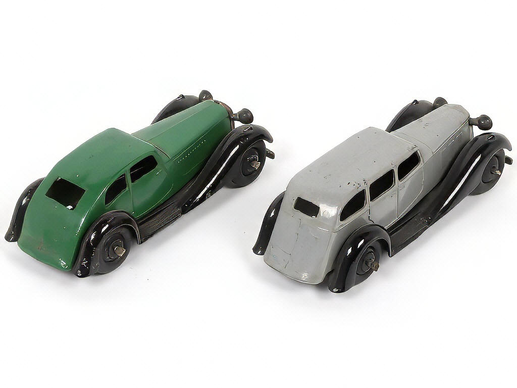 Lot 195 - DINKY TOYS (GB) (2)