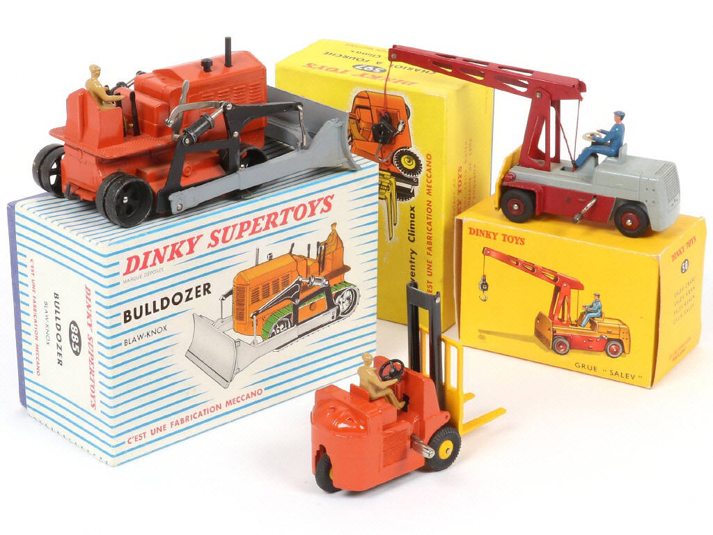 Lot 242 - DINKY TOYS (FRANCE) (3)
