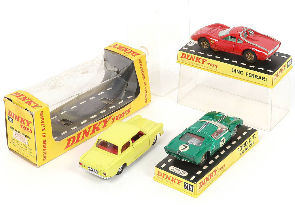 Lot 209 - DINKY TOYS (GB) (3)