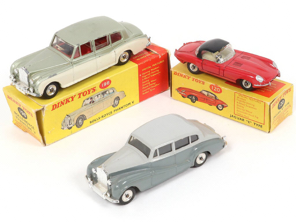 Lot 205 - DINKY TOYS (GB) (3)