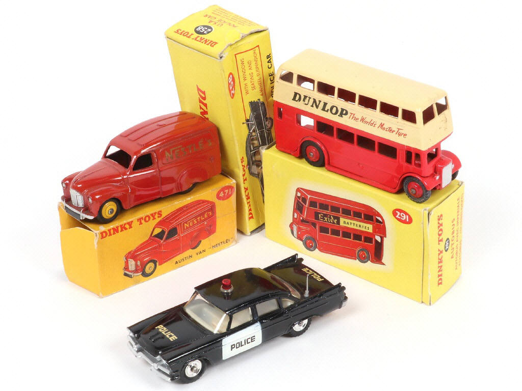 Lot 202 - DINKY TOYS (GB) (3)