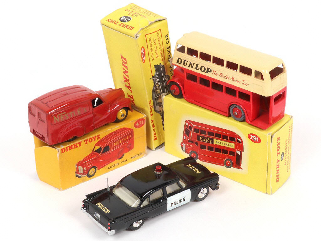 Lot 202 - DINKY TOYS (GB) (3)