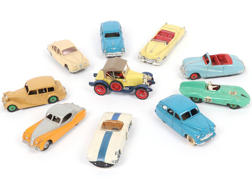 Lot 221 - DINKY TOYS (GB) (10)