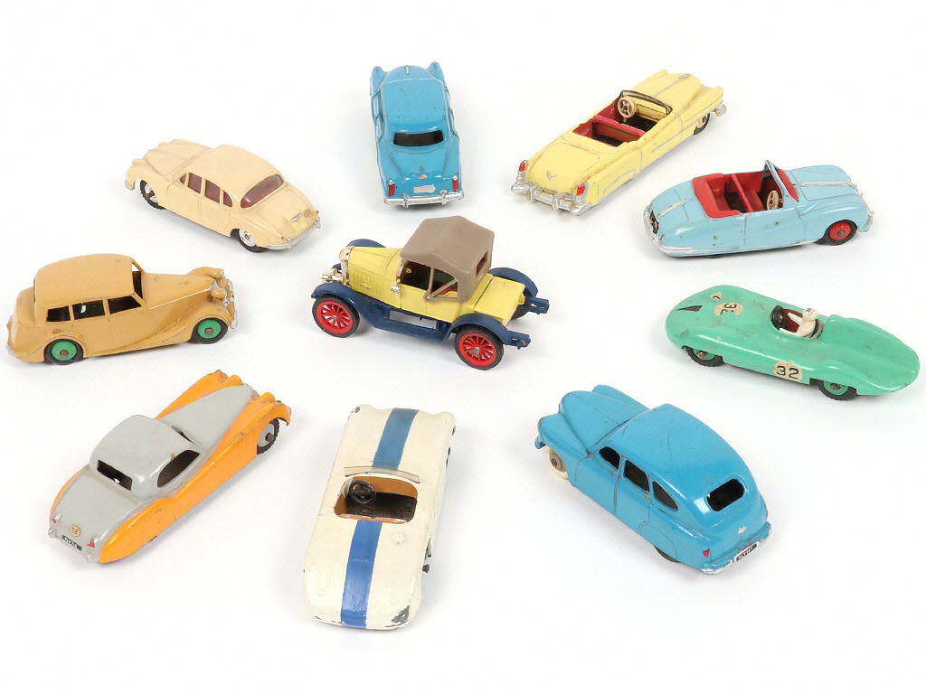 Lot 221 - DINKY TOYS (GB) (10)