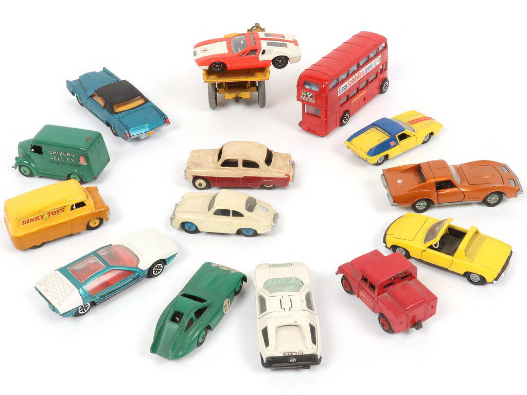Lot 222 - DINKY TOYS (GB) (15)