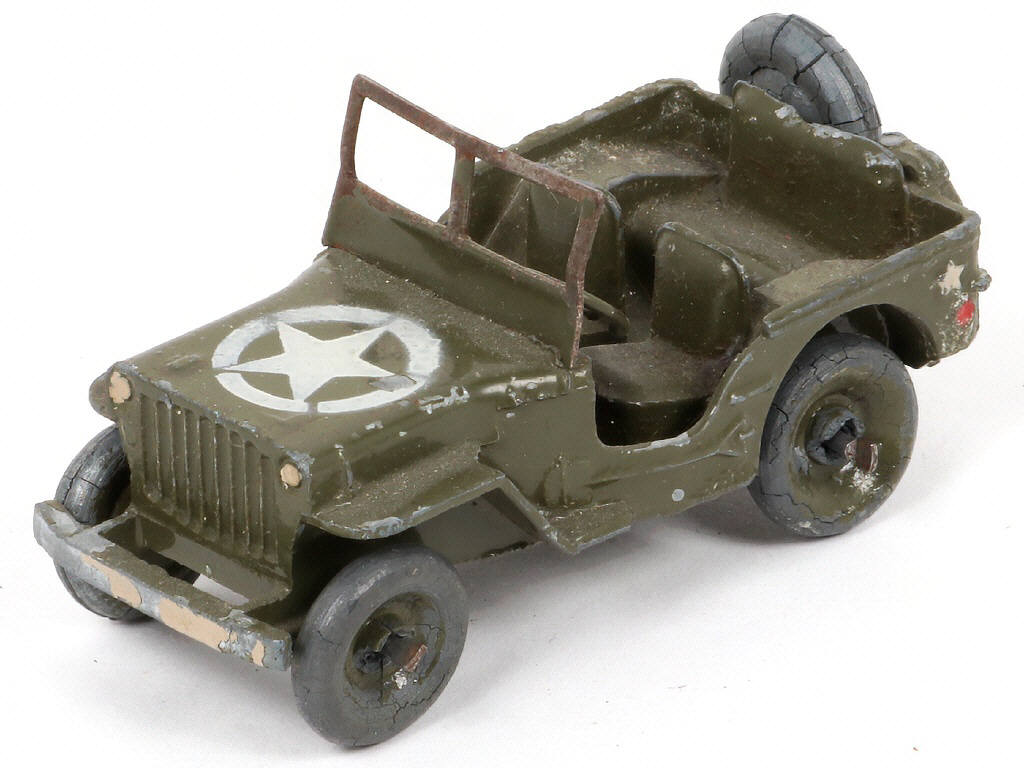 Lot 228 - DINKY TOYS (FRANCE) (1)