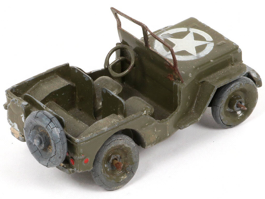Lot 228 - DINKY TOYS (FRANCE) (1)