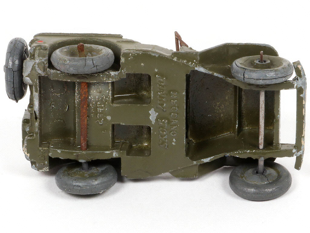 Lot 228 - DINKY TOYS (FRANCE) (1)