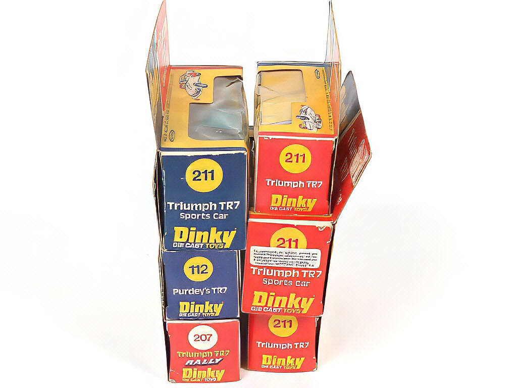 Lot 220 - DINKY TOYS (GB) (6)