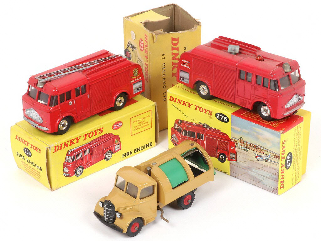 Lot 204 - DINKY TOYS (GB) (3)