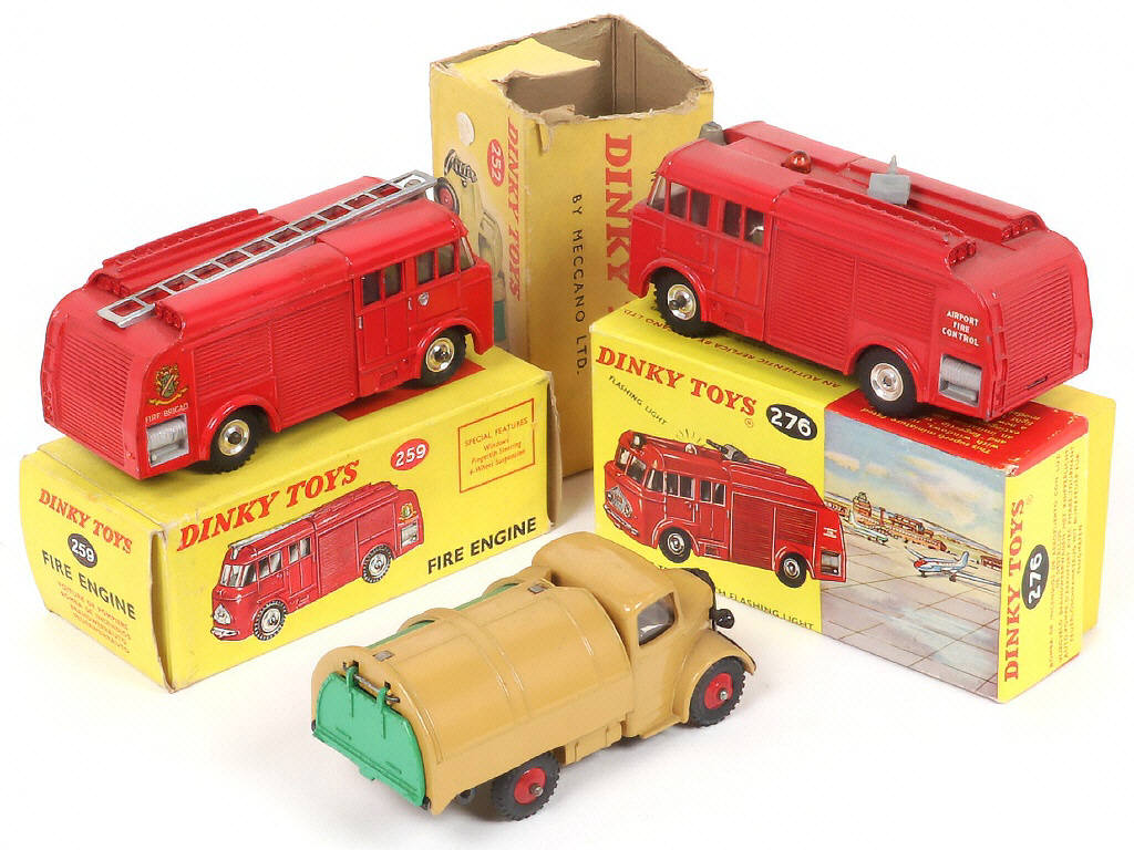 Lot 204 - DINKY TOYS (GB) (3)