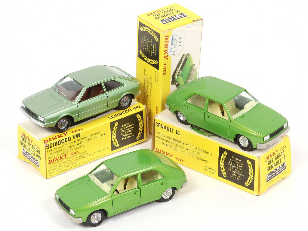 Lot 246 - DINKY TOYS (FRANCE) (3)