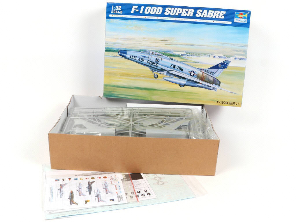 Lot 28 - TRUMPETER (CHINE) (2)