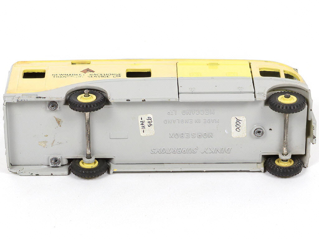 Lot 66 - DINKY TOYS (GB) (1)