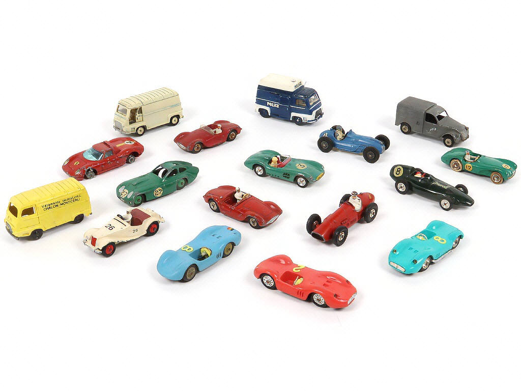 Lot 297 - DIVERS (17)