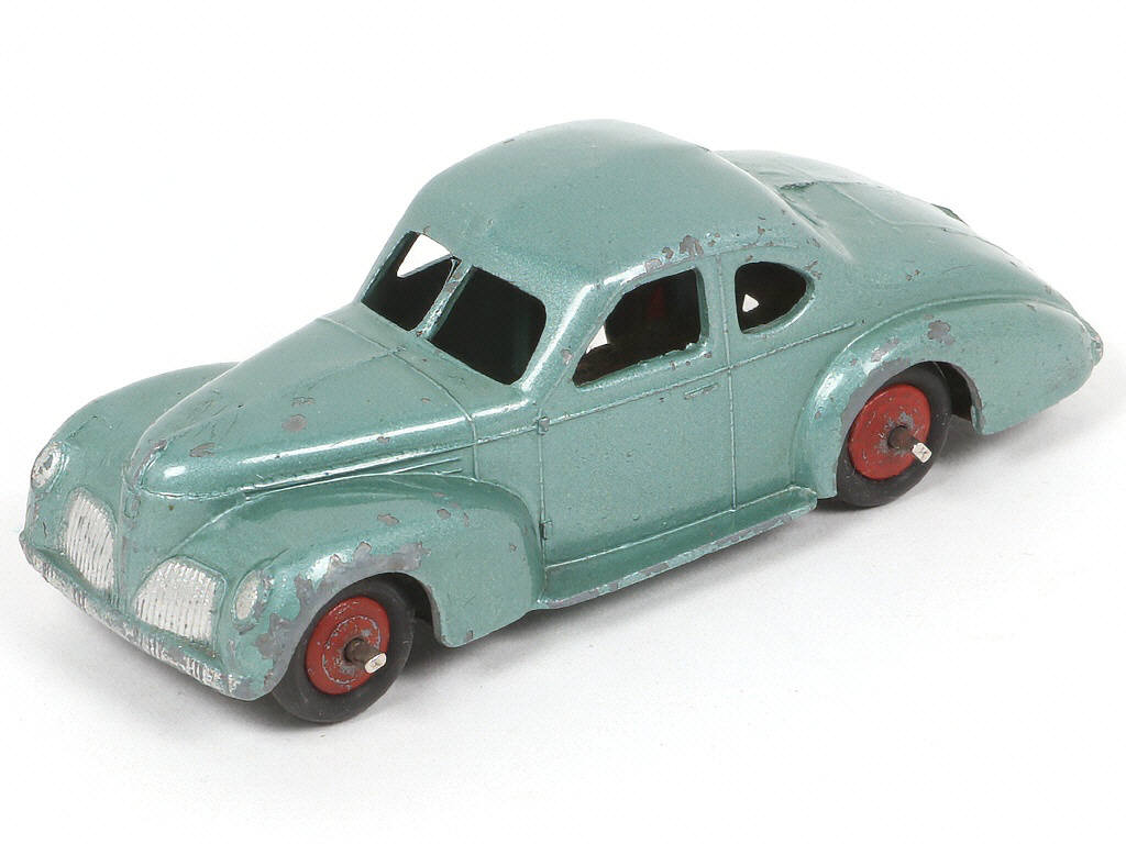 Lot 175 - DINKY TOYS (FRANCE) (1)