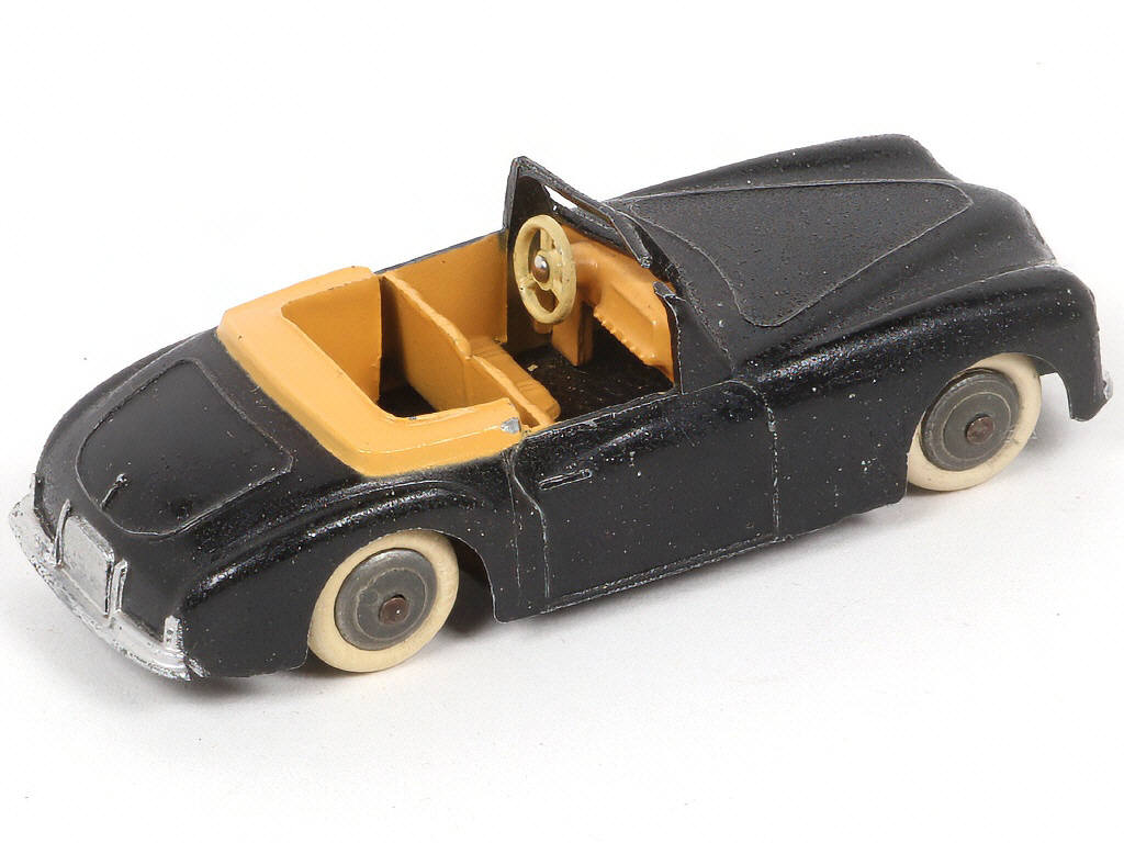 Lot 178 - DINKY TOYS (FRANCE) (1)