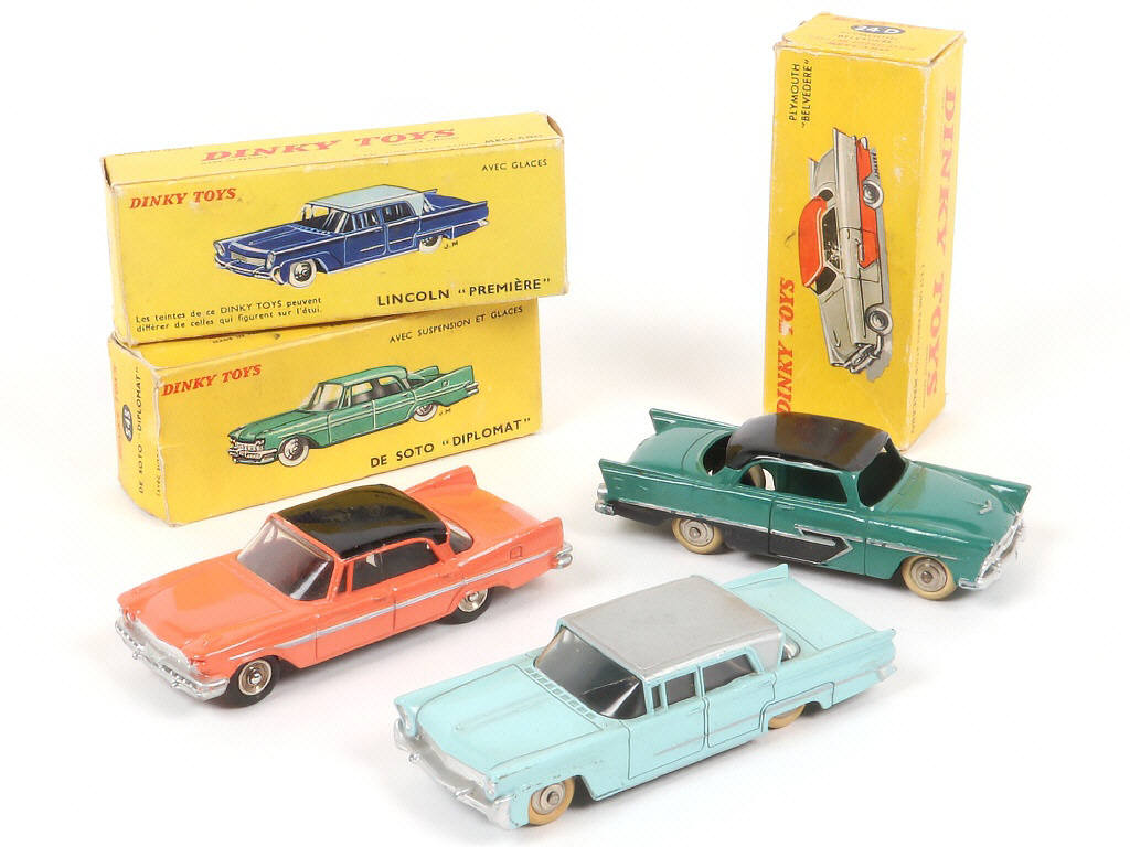 Lot 203 - DINKY TOYS (FRANCE) (3)