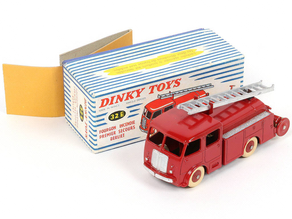 Lot 181 - DINKY TOYS (FRANCE) (1)