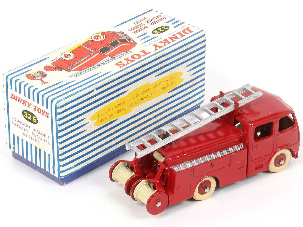 Lot 181 - DINKY TOYS (FRANCE) (1)