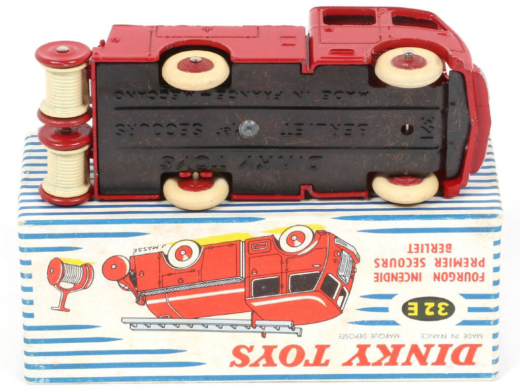 Lot 181 - DINKY TOYS (FRANCE) (1)