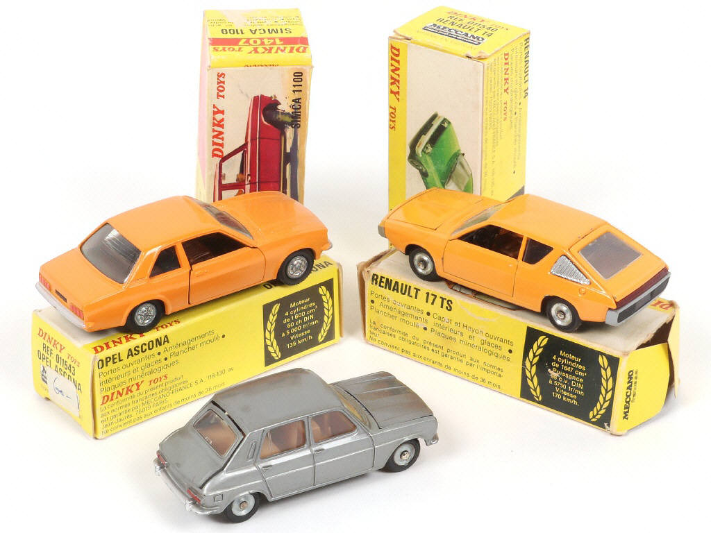 Lot 209 - DINKY TOYS (FRANCE) (4)