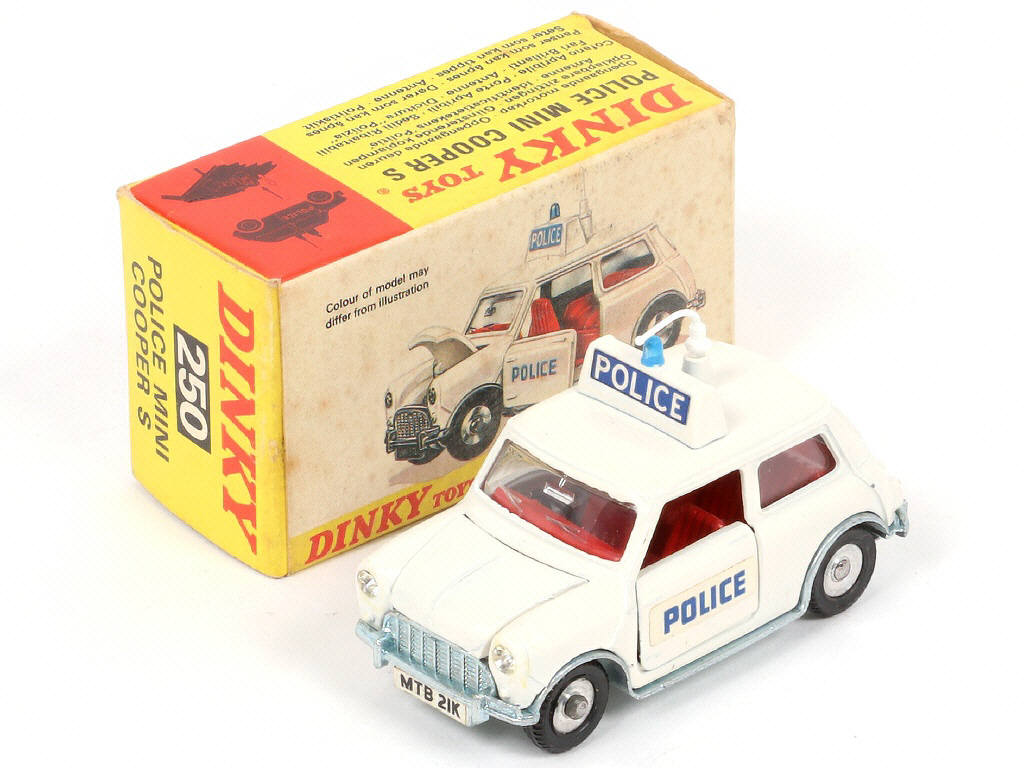 Lot 118 - DINKY TOYS (GB) (1)