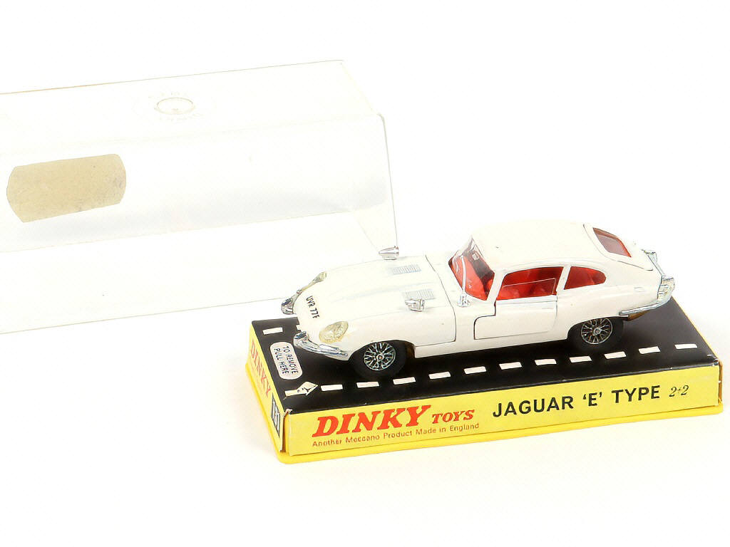 Lot 111 - DINKY TOYS (GB) (1)