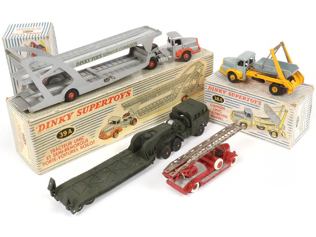 Lot 264 - DINKY TOYS (FRANCE) (4)