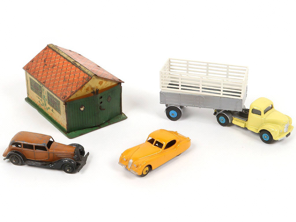 Lot 175 - DINKY TOYS (GB) (4)