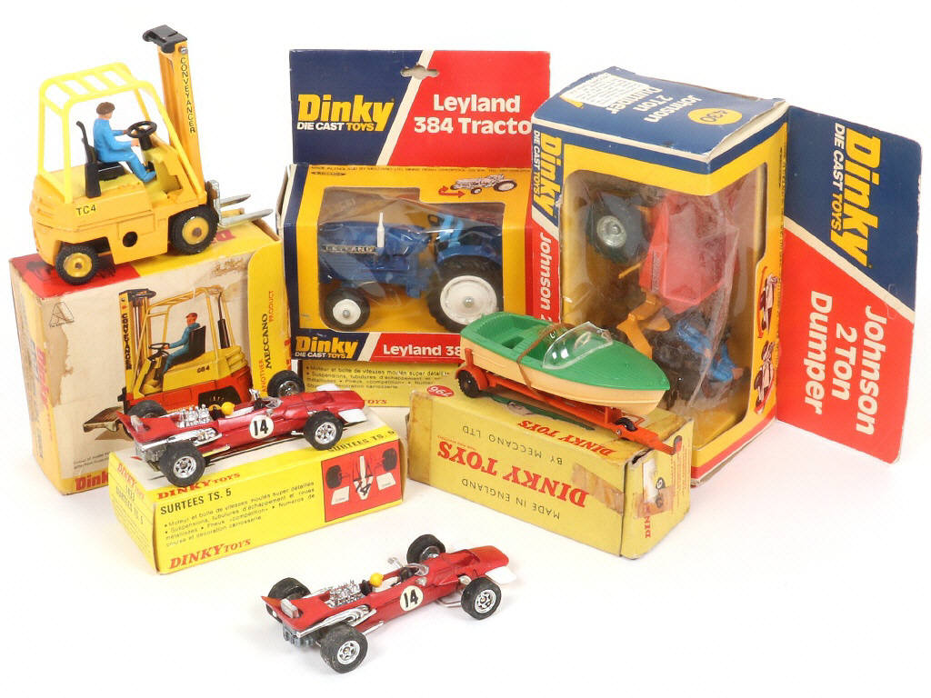 Lot 216 - DINKY TOYS (6)