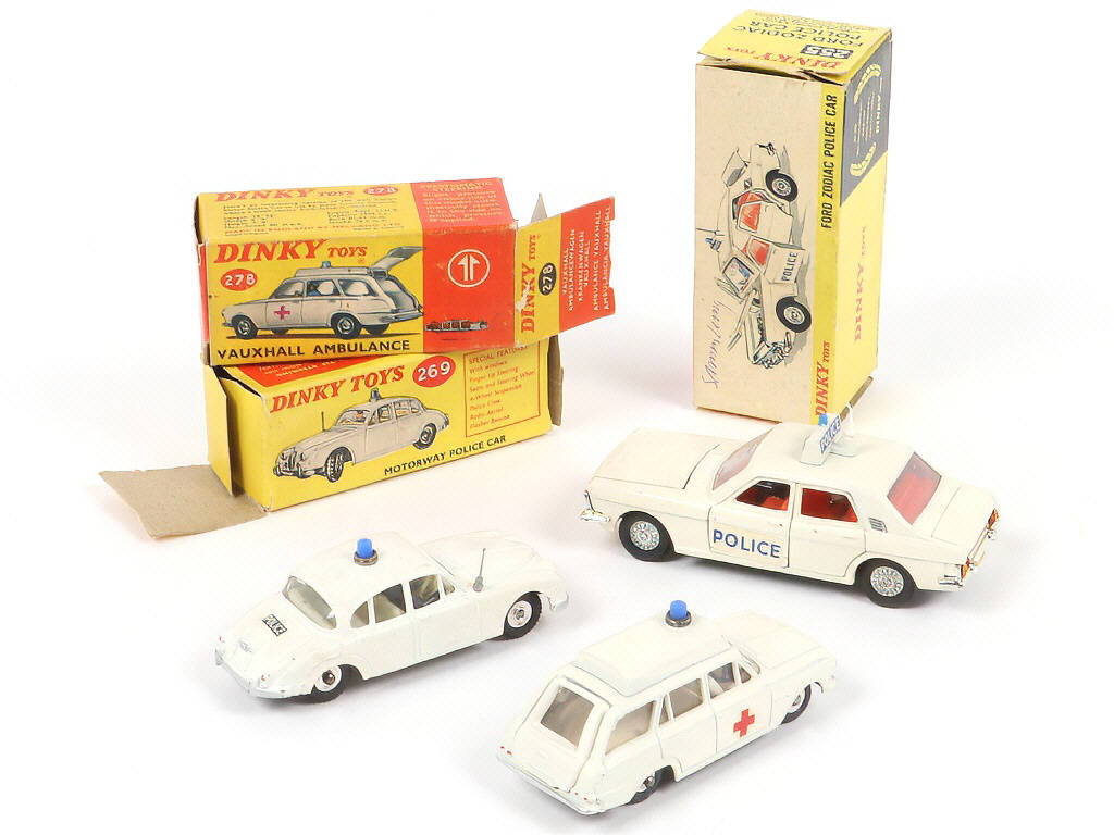 Lot 169 - DINKY TOYS (GB) (3)