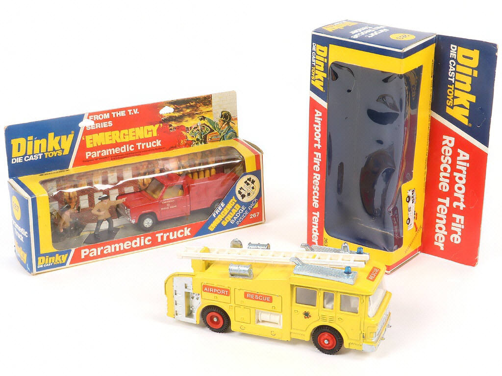 Lot 231 - DINKY TOYS (GB) (2)