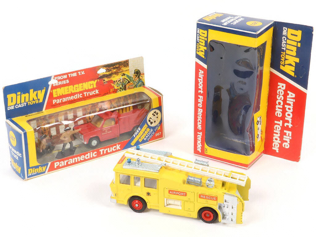 Lot 231 - DINKY TOYS (GB) (2)