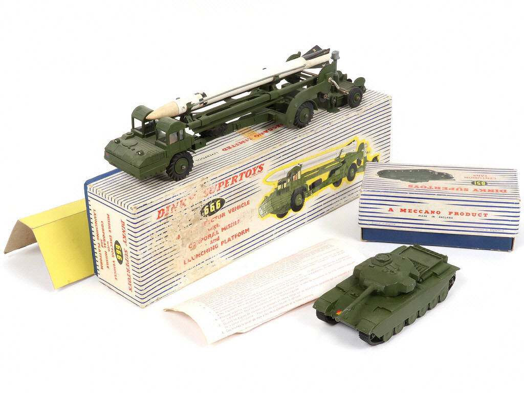 Lot 237 - DINKY TOYS (GB) (2)