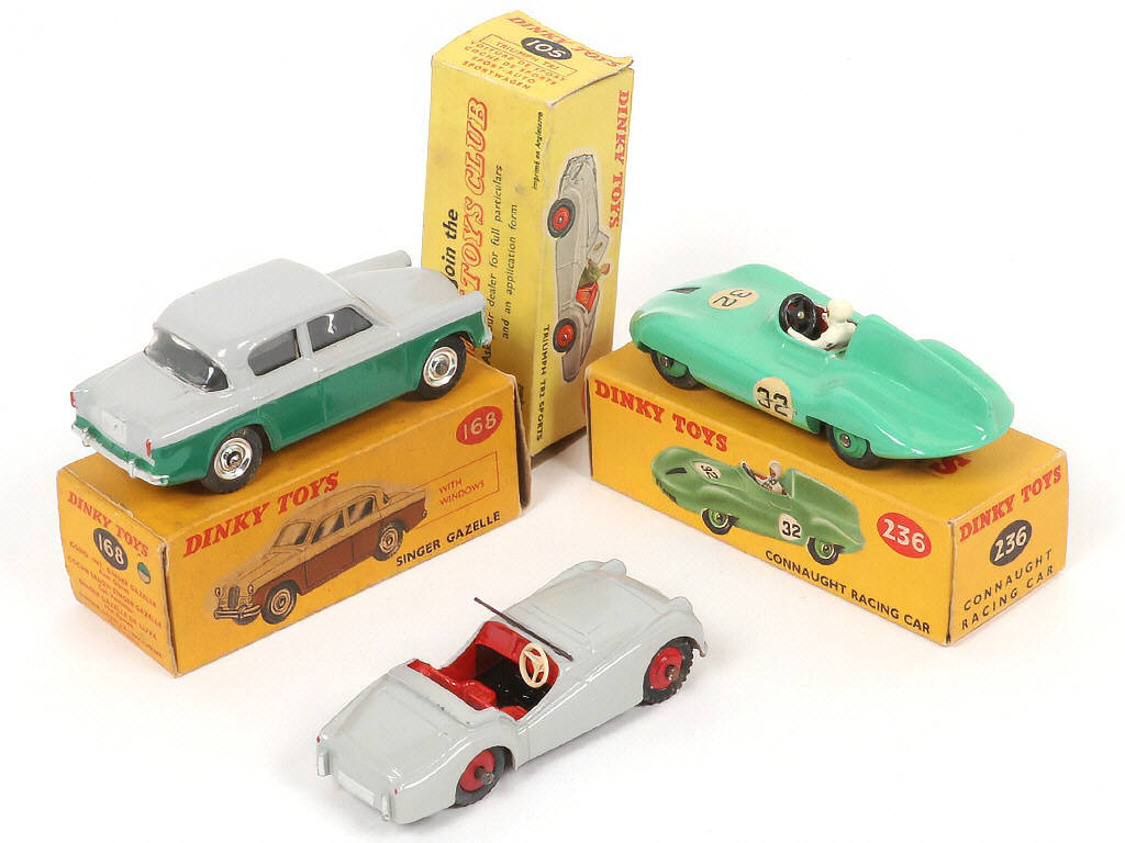 Lot 163 - DINKY TOYS (GB) (3)