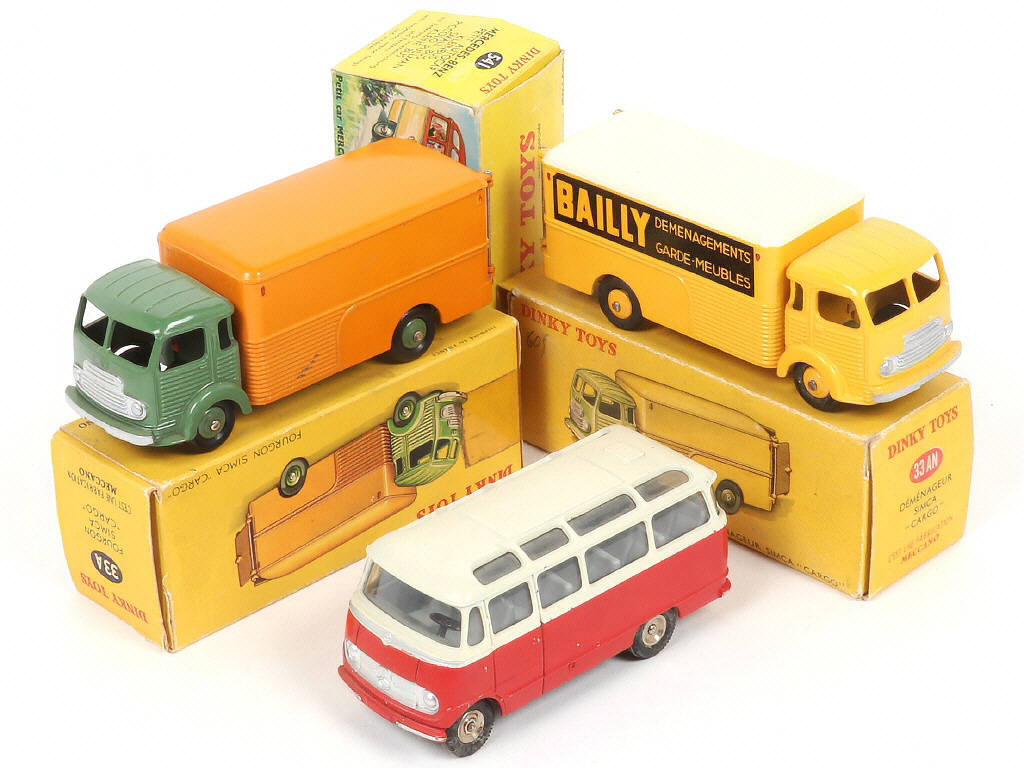 Lot 260 - DINKY TOYS (FRANCE) (3)