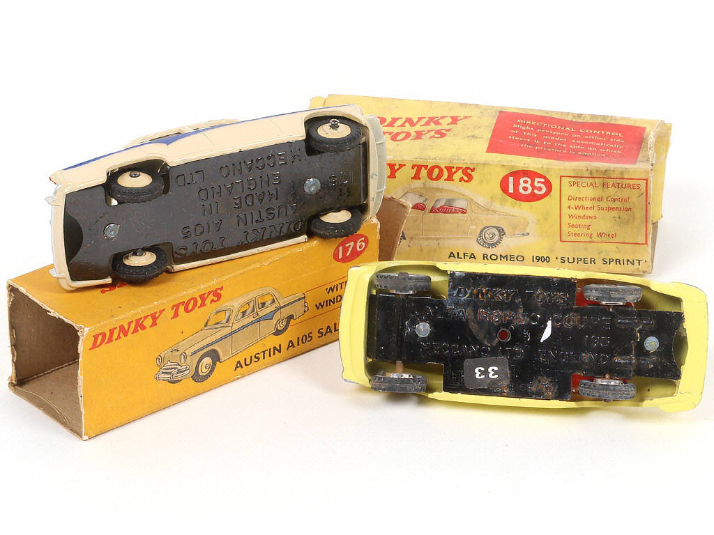 Lot 229 - DINKY TOYS (GB) (2)