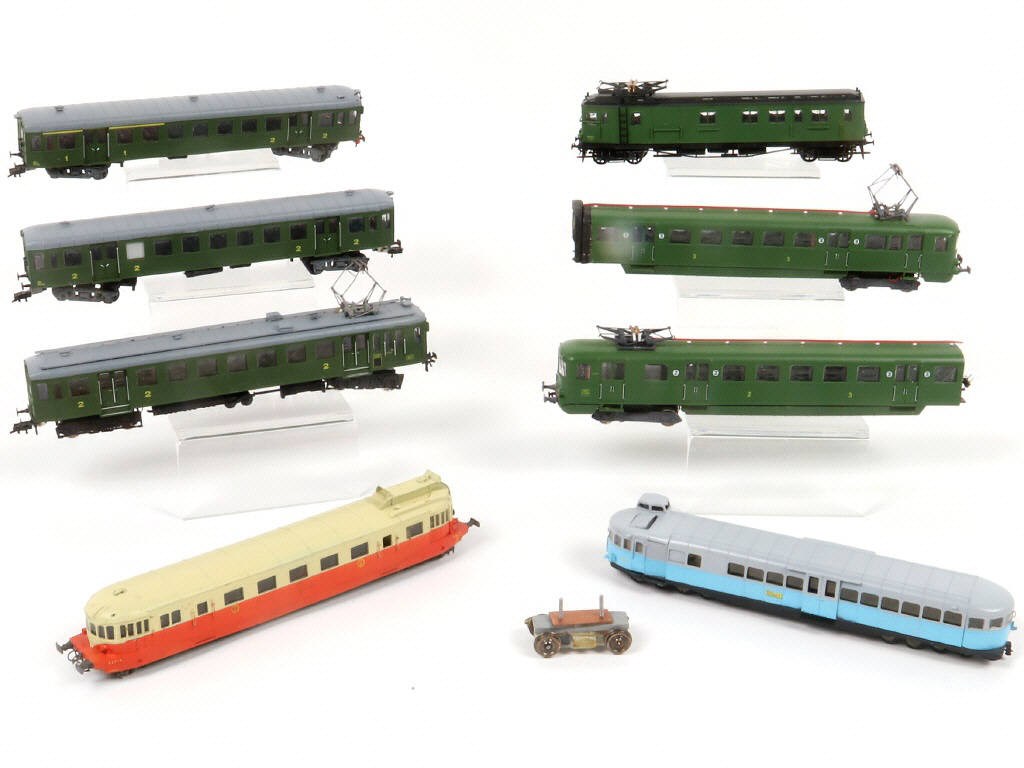 Lot 40 - DIVERS 'HO' (8)