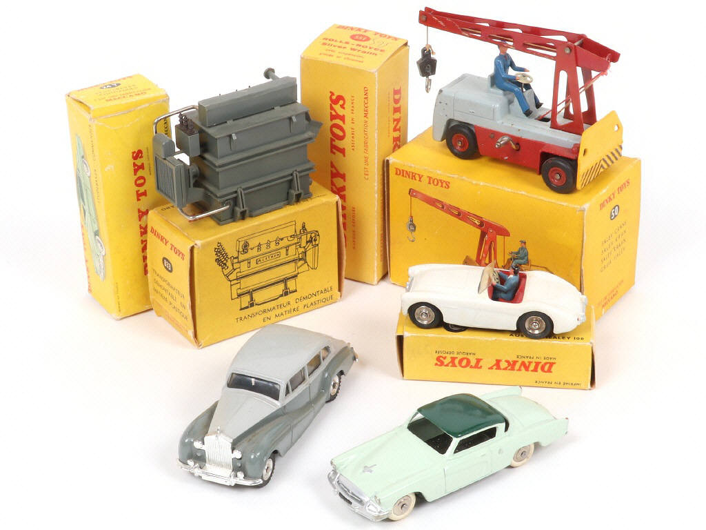 Lot 267 - DINKY TOYS (FRANCE) (5)