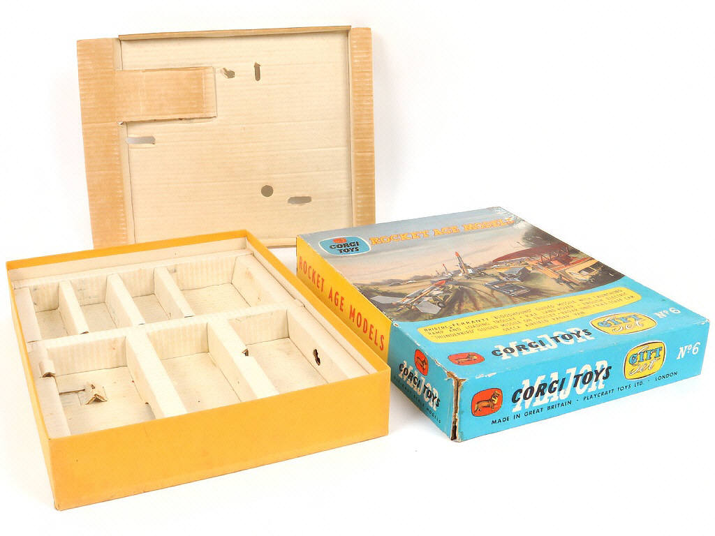 Lot 200 - CORGI TOYS (GB) (1)