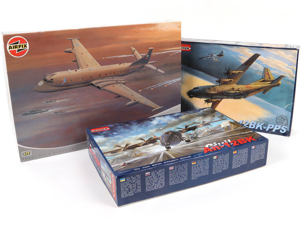 Lot 355 - DIVERS (3)