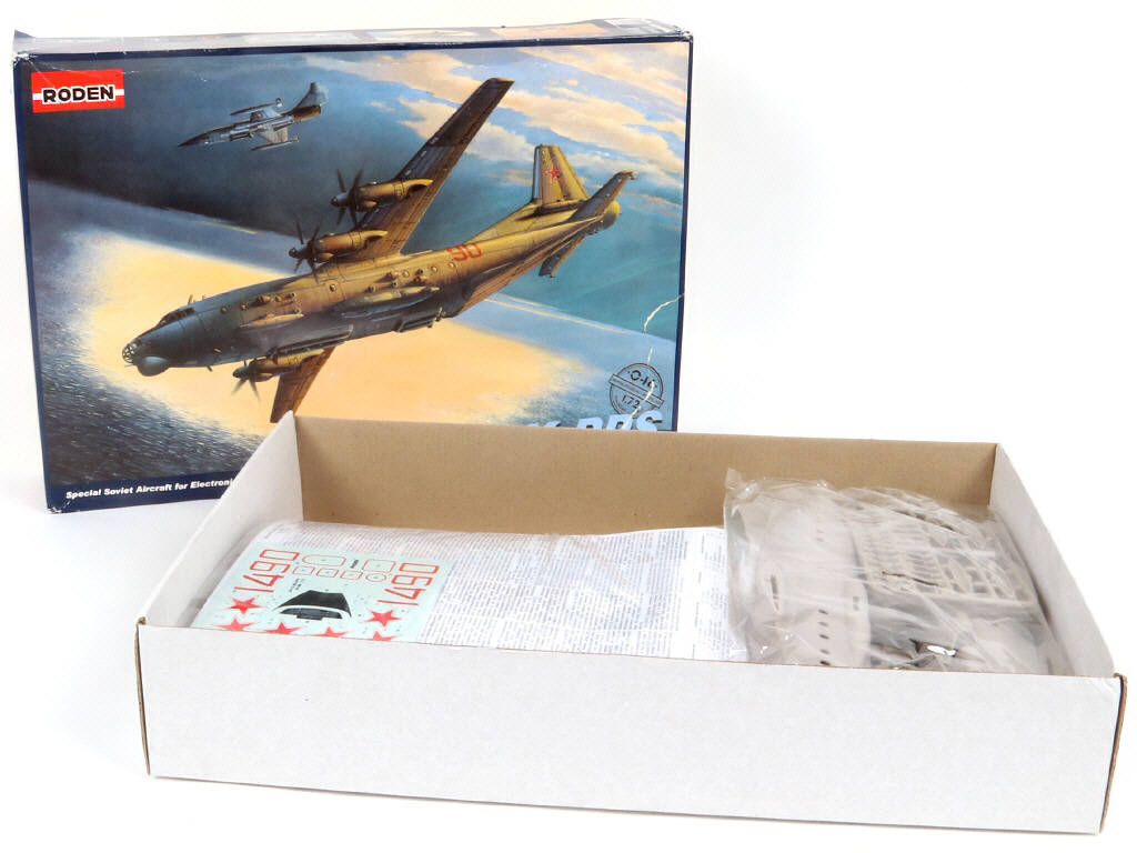 Lot 355 - DIVERS (3)