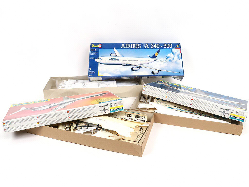 Lot 361 - DIVERS (8)