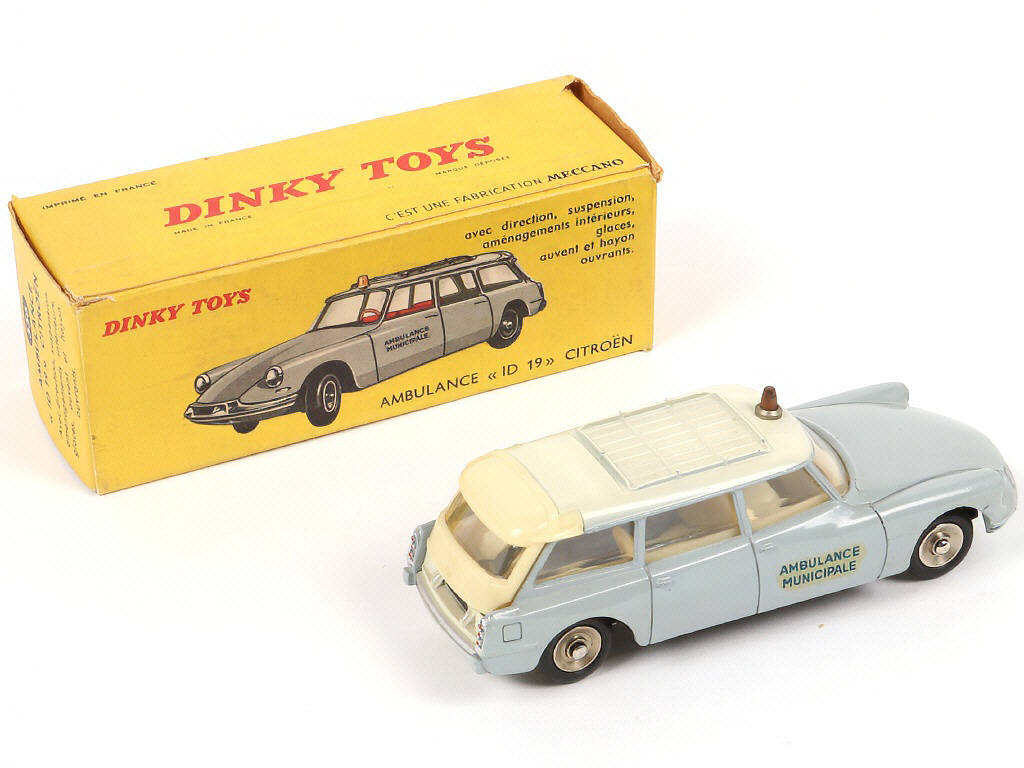 Lot 225 - DINKY TOYS (FRANCE) (1)