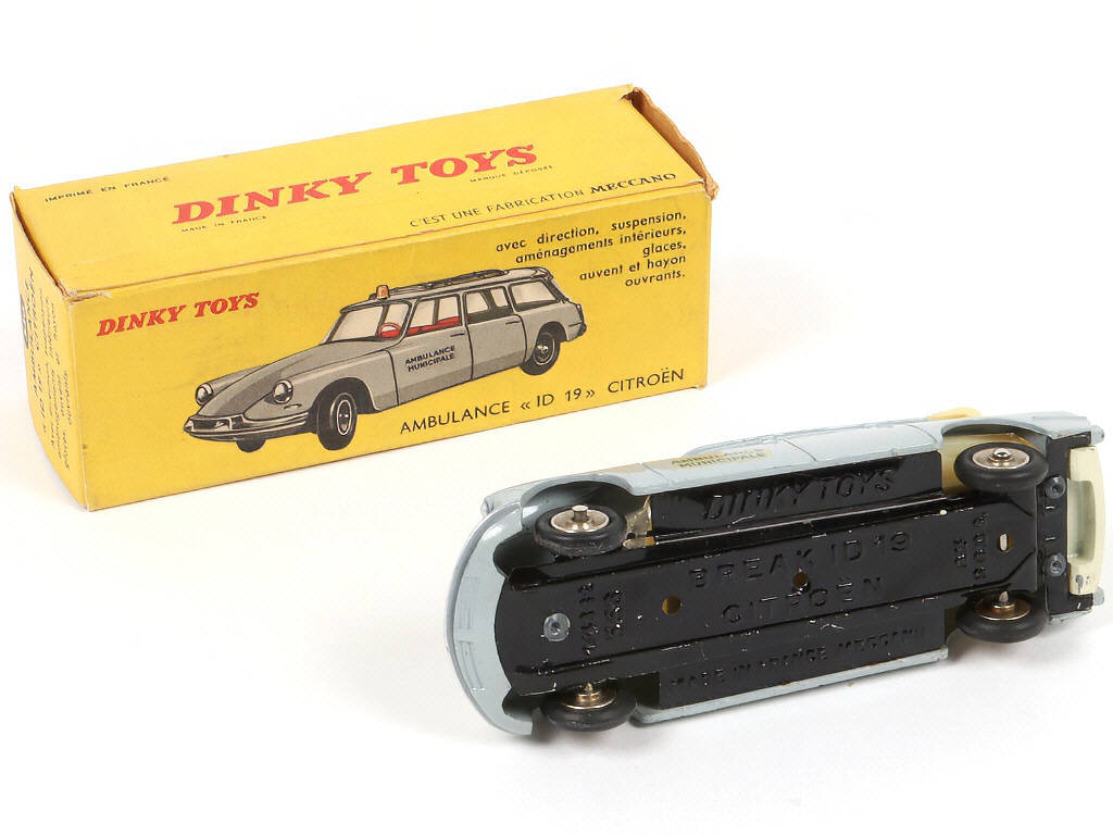 Lot 225 - DINKY TOYS (FRANCE) (1)