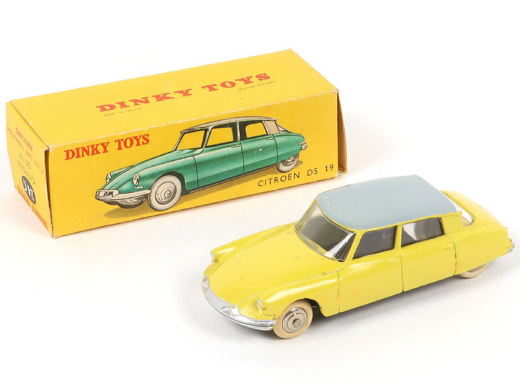 Lot 220 - DINKY TOYS (FRANCE) (1)
