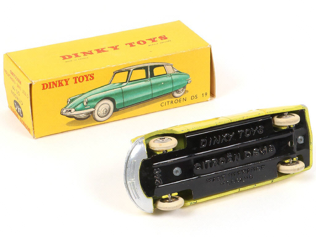 Lot 220 - DINKY TOYS (FRANCE) (1)